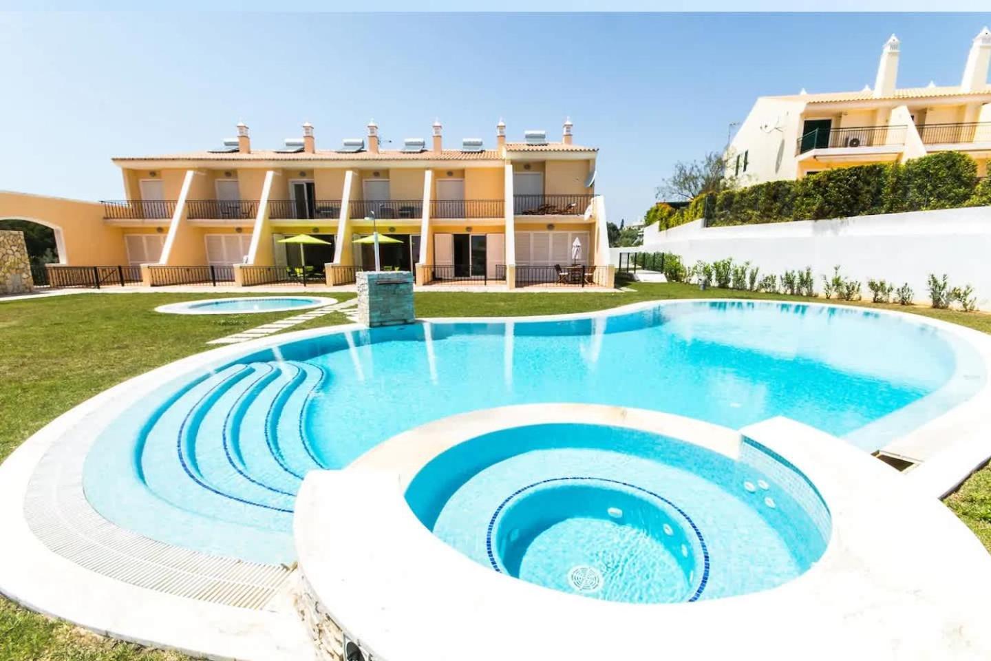 Filipa Iii - Beachfront With Jacuzzi Сasa de vacaciones